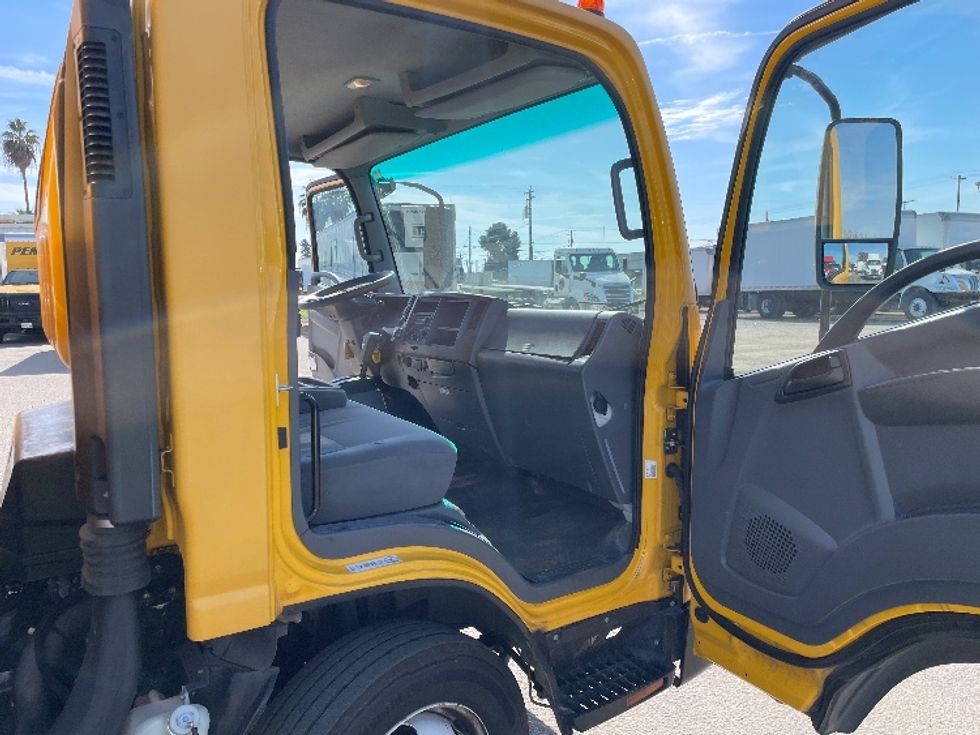 Light Duty Box Truck-Light and Medium Duty Trucks-Isuzu-2021-NPR EFI-Fresno-CA-84,948\n\t\tmiles-$ 44,500 - Image 20