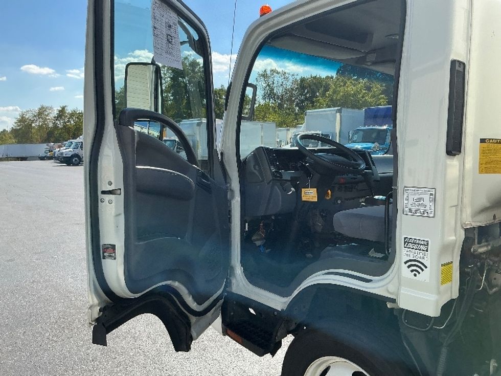 2021 Isuzu NPR photo 12