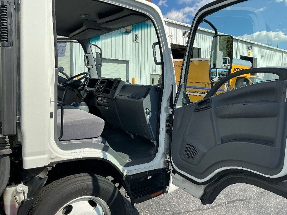 2021 Isuzu NPR photo 15