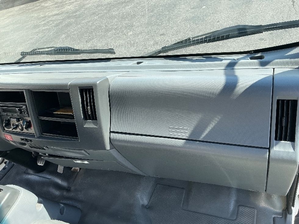2021 Isuzu NPR photo 16