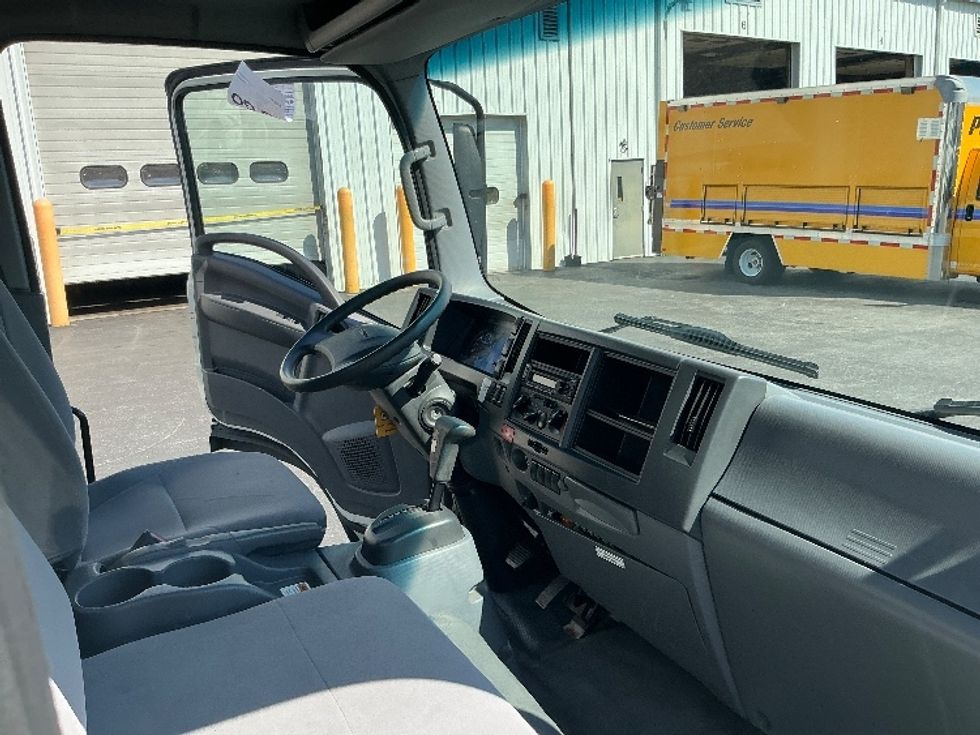 2021 Isuzu NPR photo 17