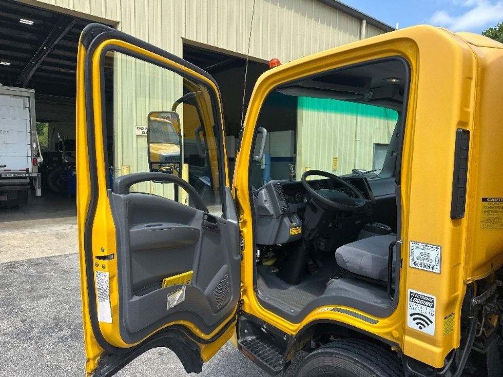 Light Duty Box Truck-Light and Medium Duty Trucks-Isuzu-2021-NPR EFI-Huntington-WV-107,370\n\t\tmiles-$ 37,000 - Image 16