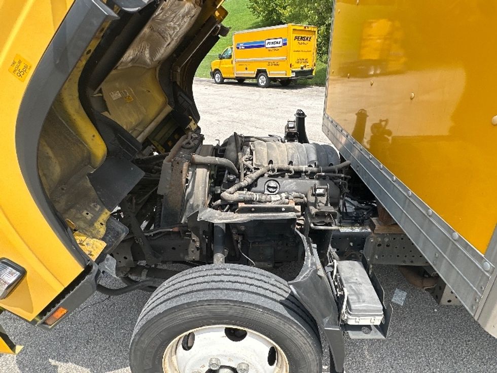 Light Duty Box Truck-Light and Medium Duty Trucks-Isuzu-2021-NPR EFI-Huntington-WV-107,370\n\t\tmiles-$ 37,000 - Image 24