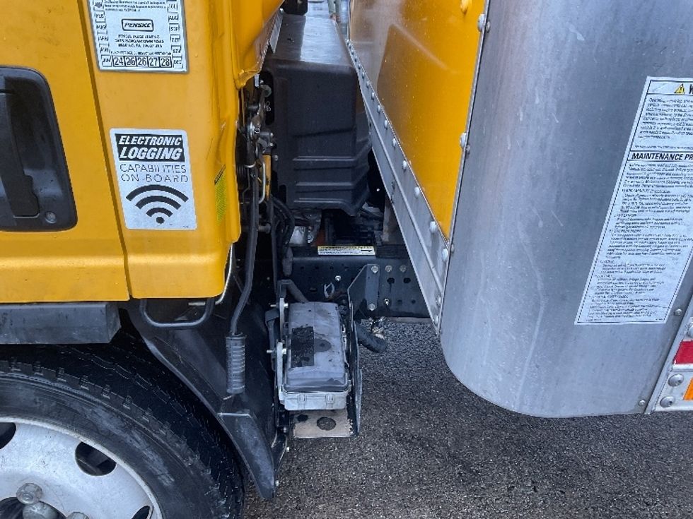 Light Duty Box Truck-Light and Medium Duty Trucks-Isuzu-2021-NPR EFI-Louisville-KY-106,270\n\t\tmiles-$ 38,250 - Image 24