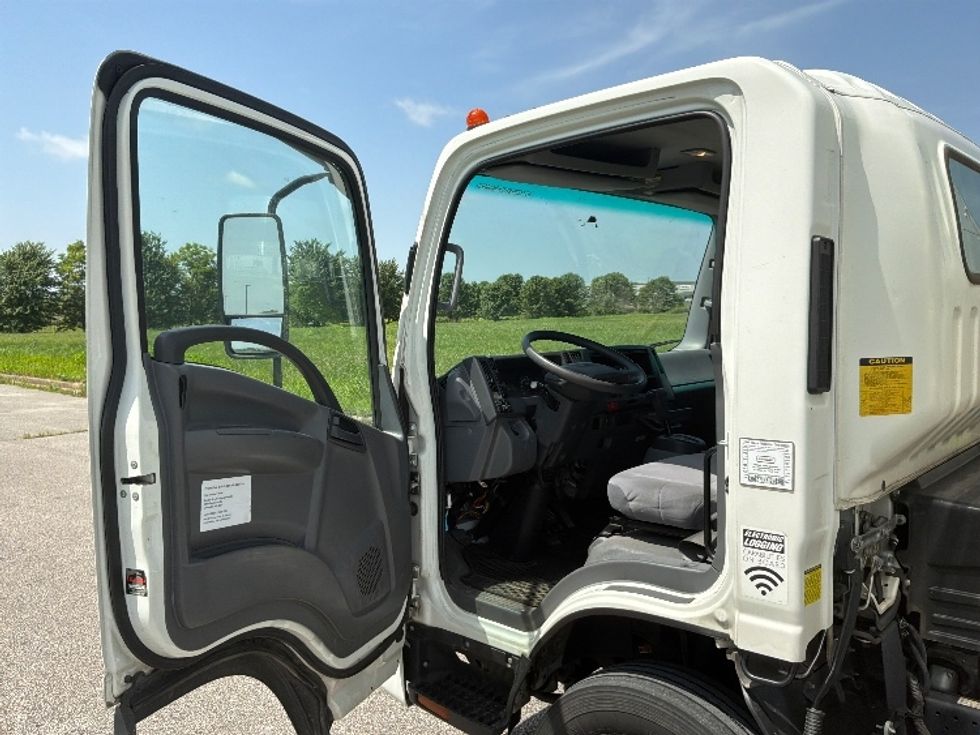 Light Duty Box Truck-Light and Medium Duty Trucks-Isuzu-2021-NPR EFI-Louisville-KY-108,531\n\t\tmiles-$ 39,250 - Image 16
