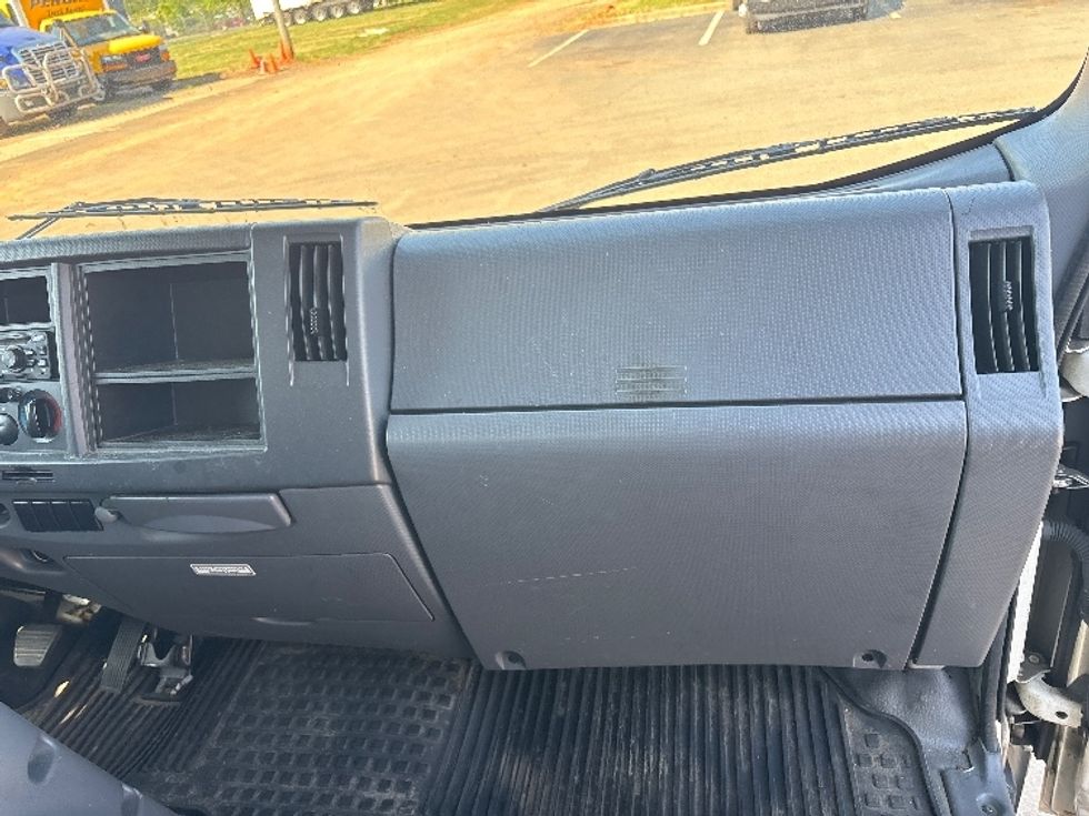 Light Duty Box Truck-Light and Medium Duty Trucks-Isuzu-2021-NPR EFI-Mebane-NC-160,000\n\t\tmiles-$ 30,750 - Image 21