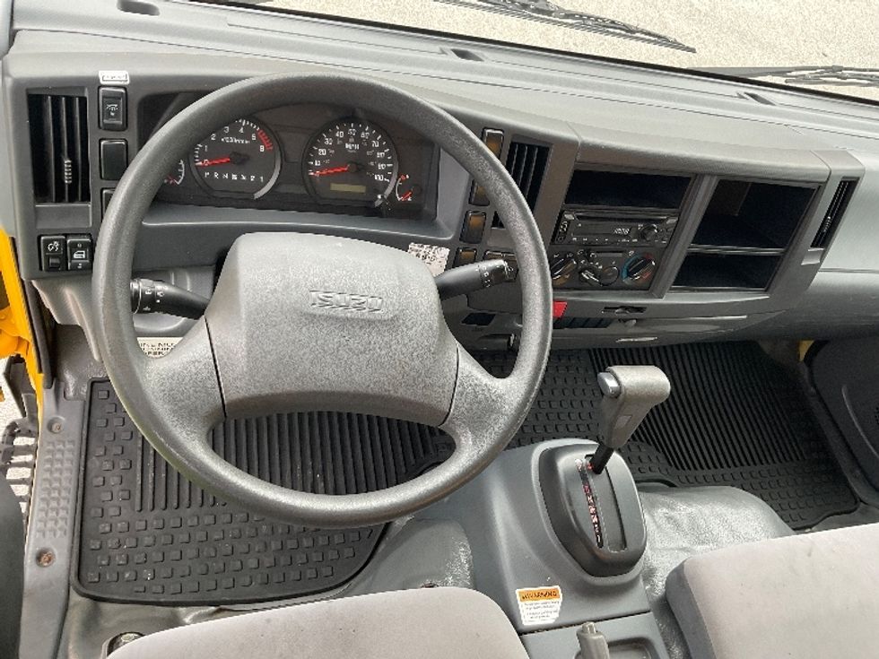 Light Duty Box Truck-Light and Medium Duty Trucks-Isuzu-2021-NPR EFI-Medley-FL-126,158\n\t\tmiles-$ 34,250 - Image 18