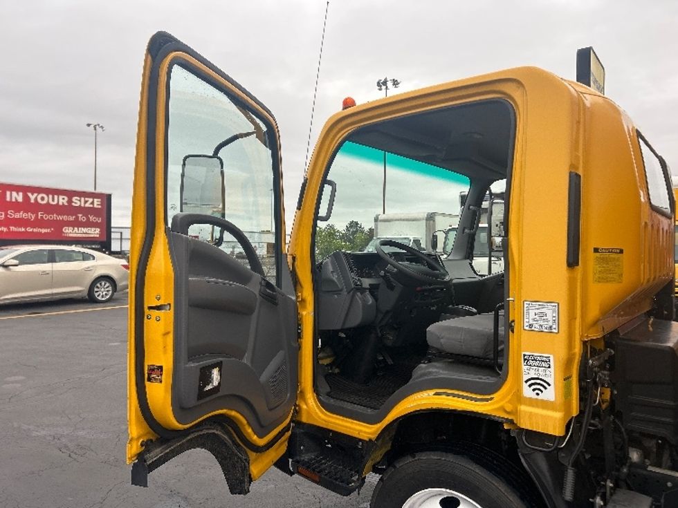 Light Duty Box Truck-Light and Medium Duty Trucks-Isuzu-2021-NPR EFI-Middlefield-OH-109,125\n\t\tmiles-$ 36,750 - Image 16