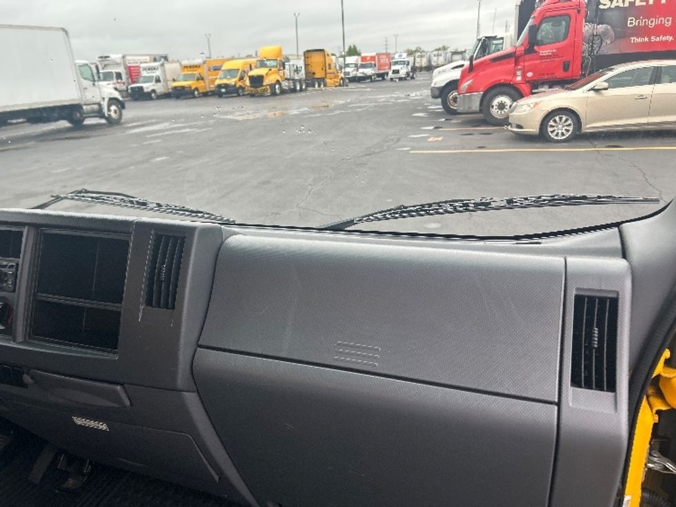 Light Duty Box Truck-Light and Medium Duty Trucks-Isuzu-2021-NPR EFI-Middlefield-OH-109,125\n\t\tmiles-$ 36,750 - Image 21