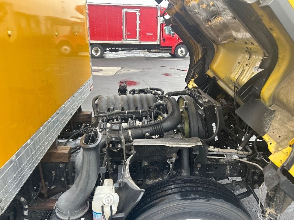 Light Duty Box Truck-Light and Medium Duty Trucks-Isuzu-2021-NPR EFI-Middlefield-OH-109,125\n\t\tmiles-$ 36,750 - Image 23