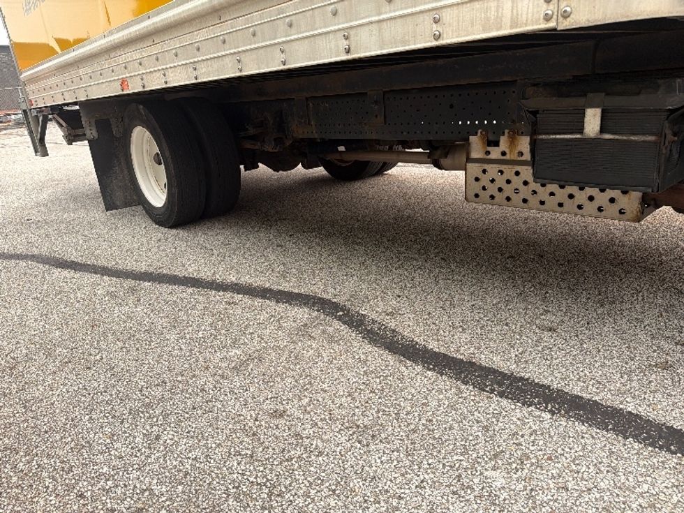 Light Duty Box Truck-Light and Medium Duty Trucks-Isuzu-2021-NPR EFI-Middlefield-OH-113,284\n\t\tmiles-$ 33,250 - Image 14