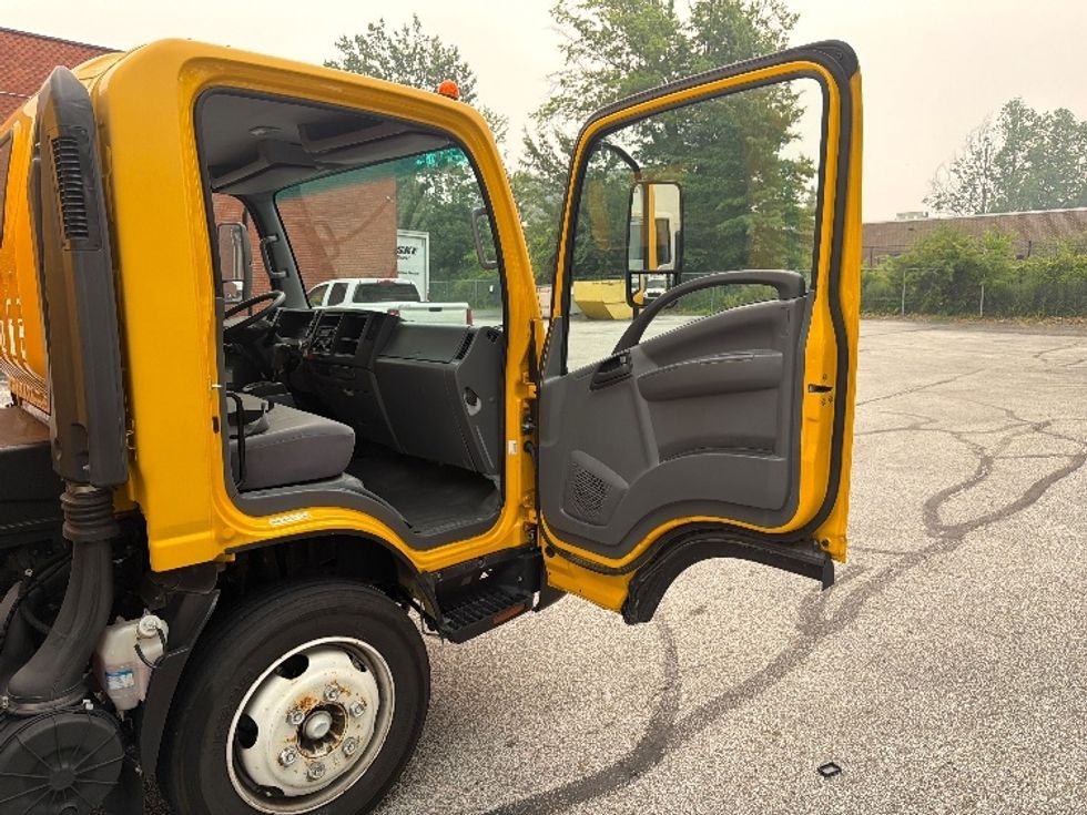 Light Duty Box Truck-Light and Medium Duty Trucks-Isuzu-2021-NPR EFI-Middlefield-OH-113,284\n\t\tmiles-$ 33,250 - Image 20