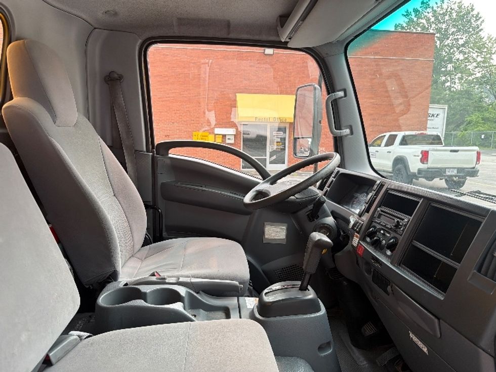 Light Duty Box Truck-Light and Medium Duty Trucks-Isuzu-2021-NPR EFI-Middlefield-OH-113,284\n\t\tmiles-$ 33,250 - Image 22