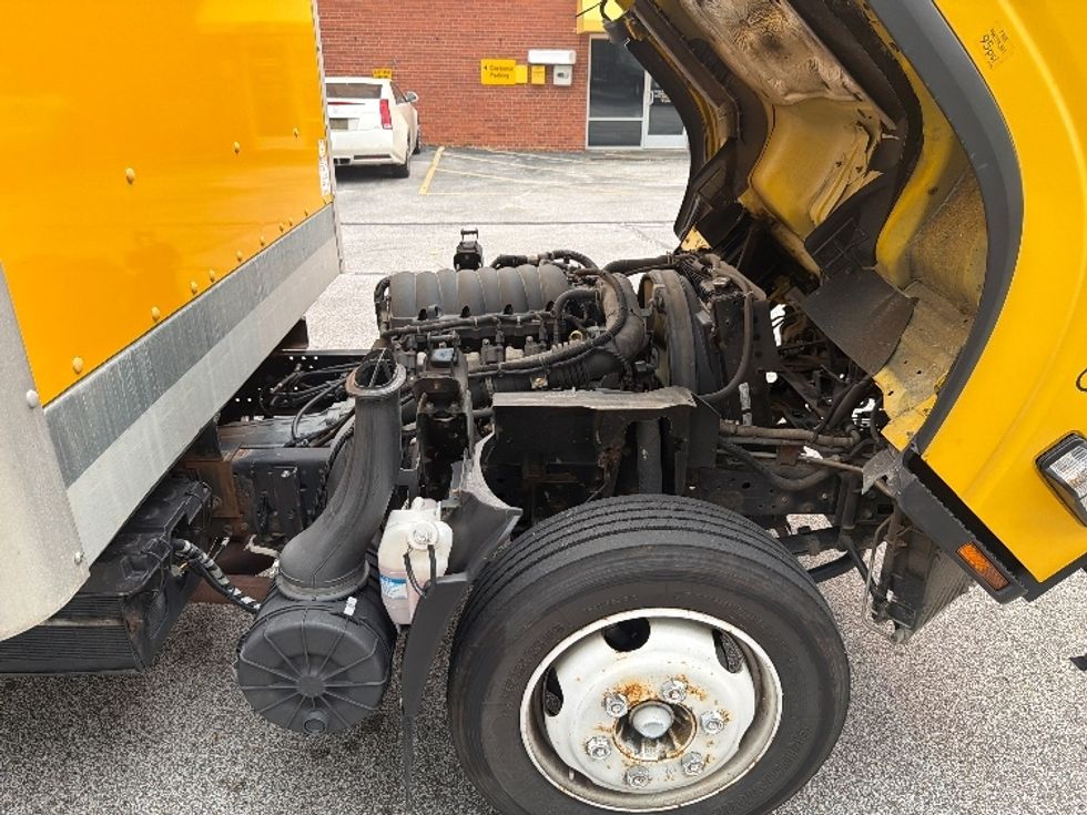 Light Duty Box Truck-Light and Medium Duty Trucks-Isuzu-2021-NPR EFI-Middlefield-OH-113,284\n\t\tmiles-$ 33,250 - Image 23