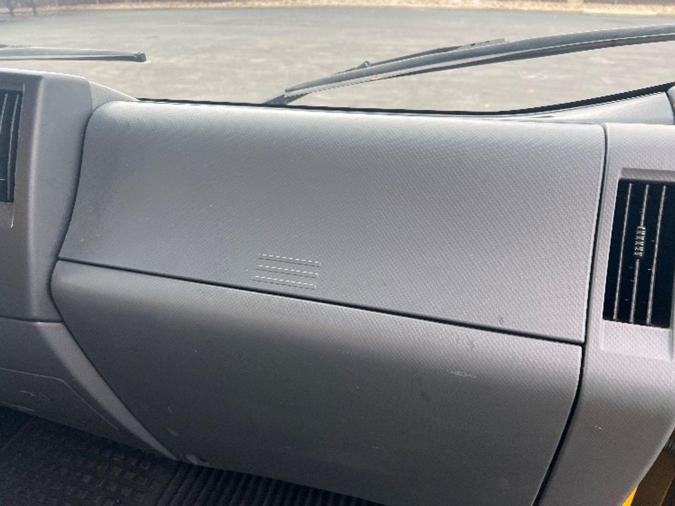 Light Duty Box Truck-Light and Medium Duty Trucks-Isuzu-2021-NPR EFI-Middlefield-OH-152,922\n\t\tmiles-$ 25,250 - Image 21