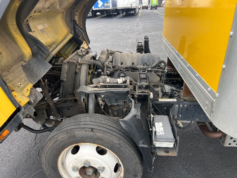 Light Duty Box Truck-Light and Medium Duty Trucks-Isuzu-2021-NPR EFI-Middlefield-OH-152,922\n\t\tmiles-$ 25,250 - Image 23