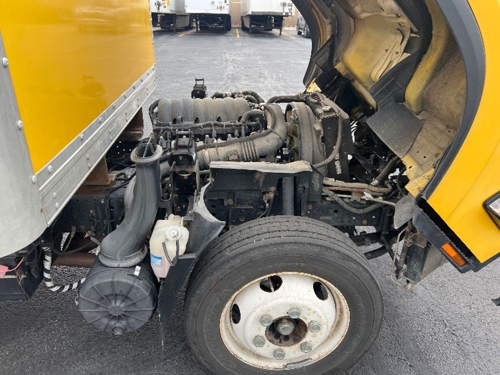 Light Duty Box Truck-Light and Medium Duty Trucks-Isuzu-2021-NPR EFI-Middlefield-OH-152,922\n\t\tmiles-$ 25,250 - Image 24