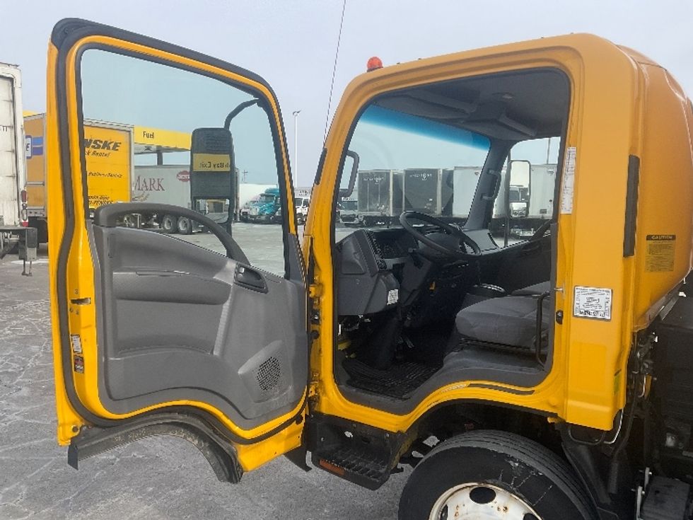 Light Duty Box Truck-Light and Medium Duty Trucks-Isuzu-2021-NPR EFI-Milwaukee-WI-110,693\n\t\tmiles-$ 32,500 - Image 16