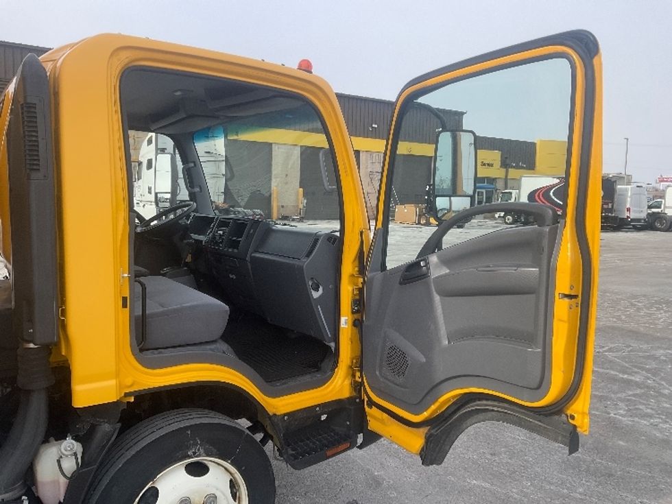 Light Duty Box Truck-Light and Medium Duty Trucks-Isuzu-2021-NPR EFI-Milwaukee-WI-110,693\n\t\tmiles-$ 32,500 - Image 20