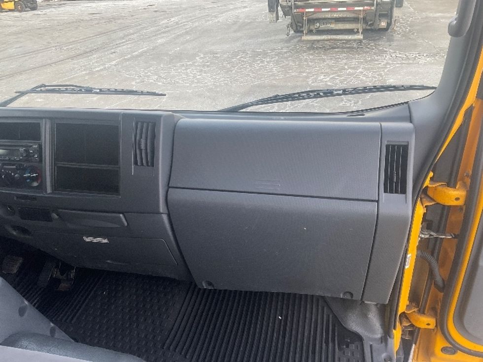 Light Duty Box Truck-Light and Medium Duty Trucks-Isuzu-2021-NPR EFI-Milwaukee-WI-110,693\n\t\tmiles-$ 32,500 - Image 21