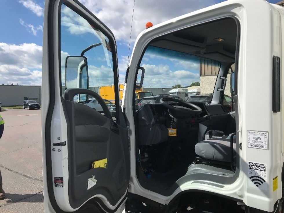 Light Duty Box Truck-Light and Medium Duty Trucks-Isuzu-2021-NPR EFI-Milwaukee-WI-114,317\n\t\tmiles-$ 35,250 - Image 16