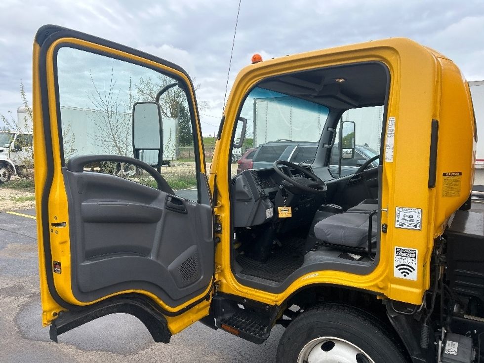 Light Duty Box Truck-Light and Medium Duty Trucks-Isuzu-2021-NPR EFI-Milwaukee-WI-64,713\n\t\tmiles-$ 40,250 - Image 16