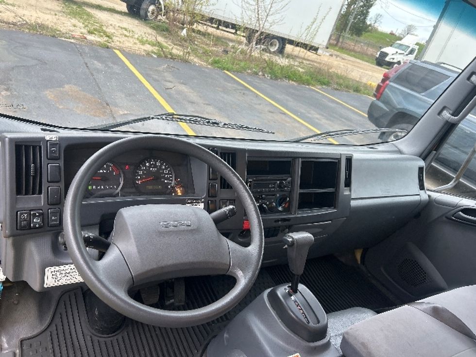 Light Duty Box Truck-Light and Medium Duty Trucks-Isuzu-2021-NPR EFI-Milwaukee-WI-64,713\n\t\tmiles-$ 40,250 - Image 17