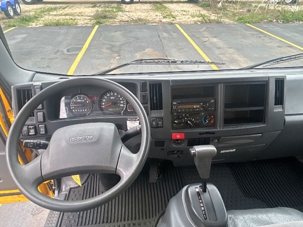 Light Duty Box Truck-Light and Medium Duty Trucks-Isuzu-2021-NPR EFI-Milwaukee-WI-64,713\n\t\tmiles-$ 40,250 - Image 18