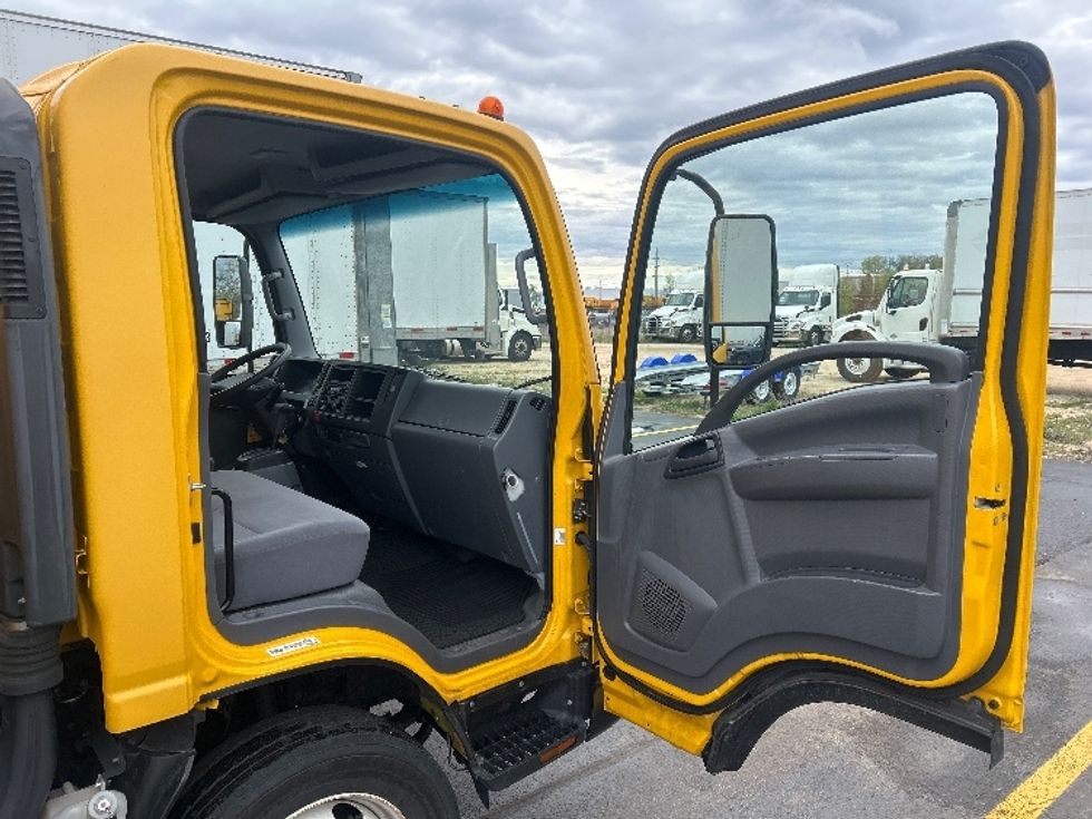 Light Duty Box Truck-Light and Medium Duty Trucks-Isuzu-2021-NPR EFI-Milwaukee-WI-64,713\n\t\tmiles-$ 40,250 - Image 20