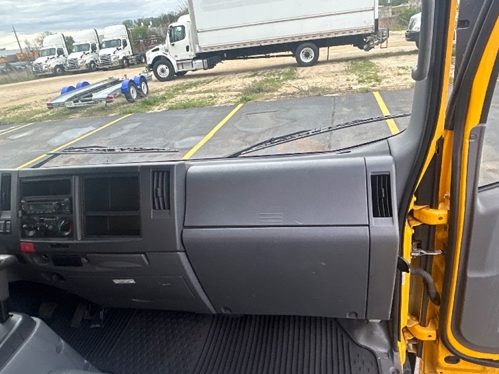 Light Duty Box Truck-Light and Medium Duty Trucks-Isuzu-2021-NPR EFI-Milwaukee-WI-64,713\n\t\tmiles-$ 40,250 - Image 21