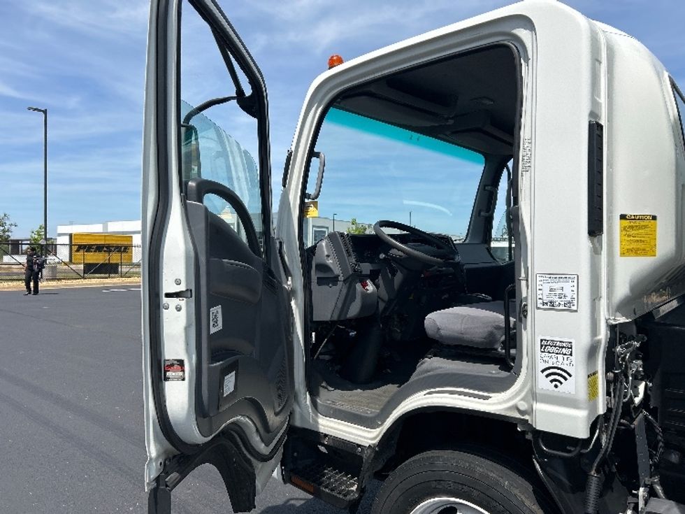 Light Duty Box Truck-Light and Medium Duty Trucks-Isuzu-2021-NPR EFI-Milwaukee-WI-71,900\n\t\tmiles-$ 41,000 - Image 16