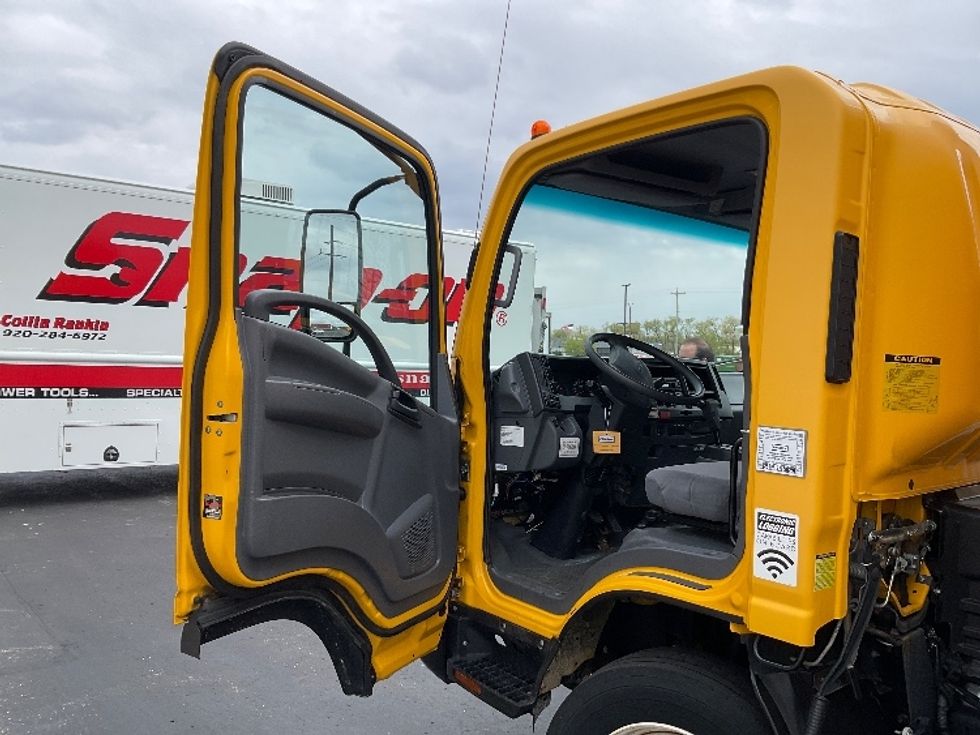Light Duty Box Truck-Light and Medium Duty Trucks-Isuzu-2021-NPR EFI-Milwaukee-WI-78,554\n\t\tmiles-$ 40,250 - Image 16