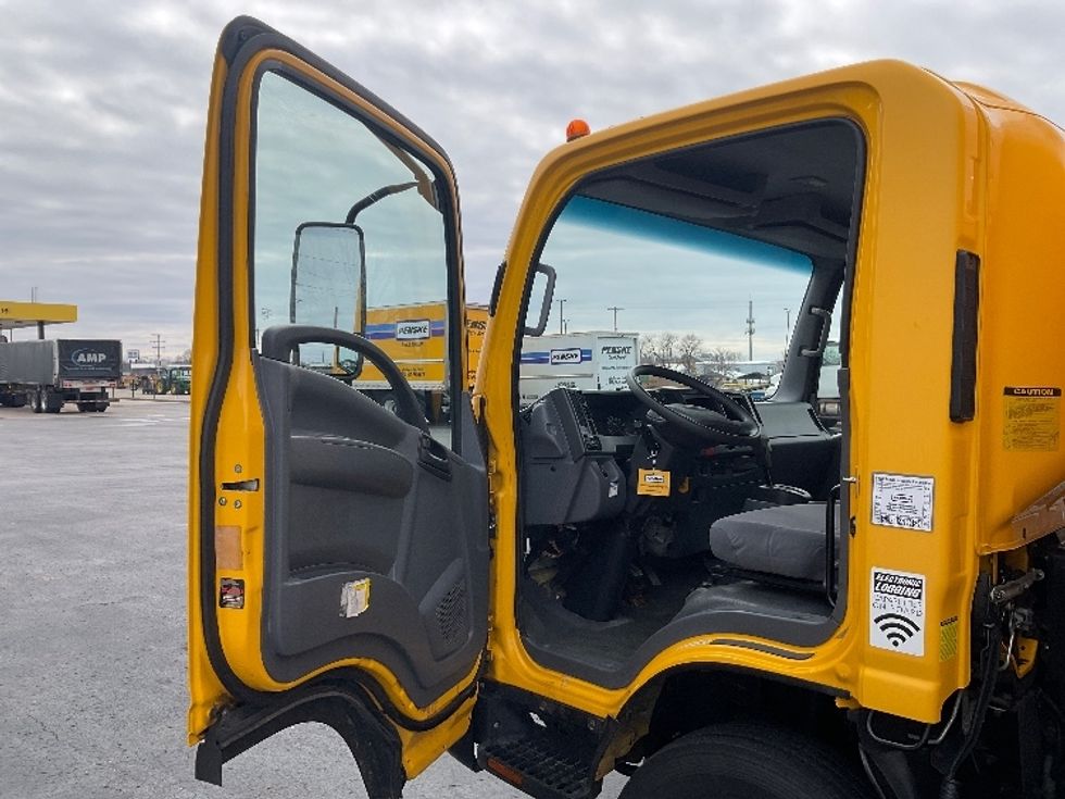 Light Duty Box Truck-Light and Medium Duty Trucks-Isuzu-2021-NPR EFI-Milwaukee-WI-95,088\n\t\tmiles-$ 38,250 - Image 14