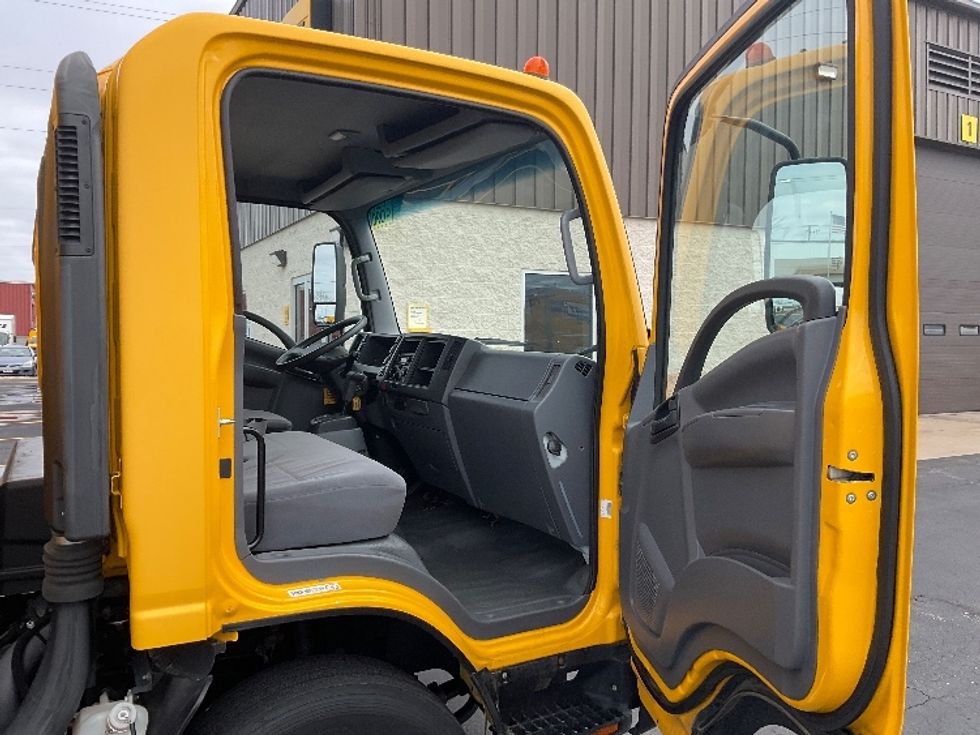 Light Duty Box Truck-Light and Medium Duty Trucks-Isuzu-2021-NPR EFI-Milwaukee-WI-95,088\n\t\tmiles-$ 38,250 - Image 18