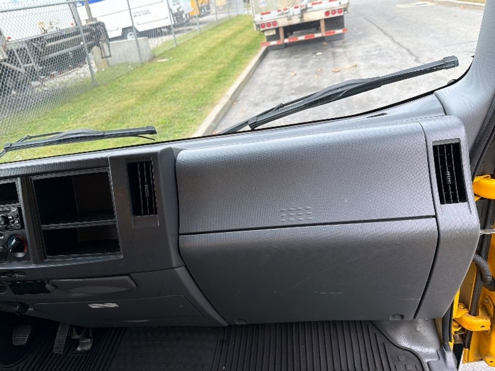 Light Duty Box Truck-Light and Medium Duty Trucks-Isuzu-2021-NPR EFI-Montgomery-NY-110,375\n\t\tmiles-$ 34,000 - Image 21