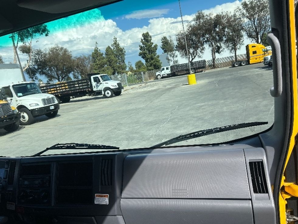 Light Duty Box Truck-Light and Medium Duty Trucks-Isuzu-2021-NPR EFI-National City-CA-86,930\n\t\tmiles-$ 41,250 - Image 21