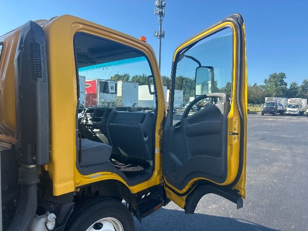 Light Duty Box Truck-Light and Medium Duty Trucks-Isuzu-2021-NPR EFI-New Castle-DE-107,387\n\t\tmiles-$ 32,250 - Image 20