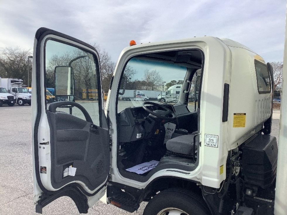 Light Duty Box Truck-Light and Medium Duty Trucks-Isuzu-2021-NPR EFI-Norfolk-VA-105,533\n\t\tmiles-$ 39,750 - Image 16