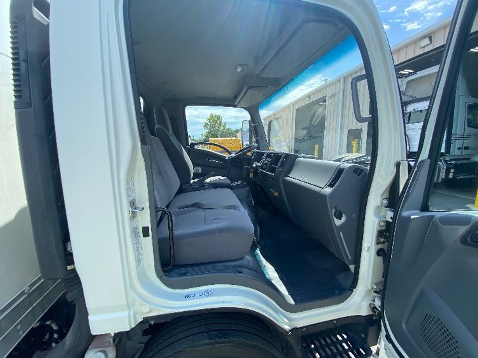 Light Duty Box Truck-Light and Medium Duty Trucks-Isuzu-2021-NPR EFI-Ocala-FL-160,790\n\t\tmiles-$ 30,500 - Image 20