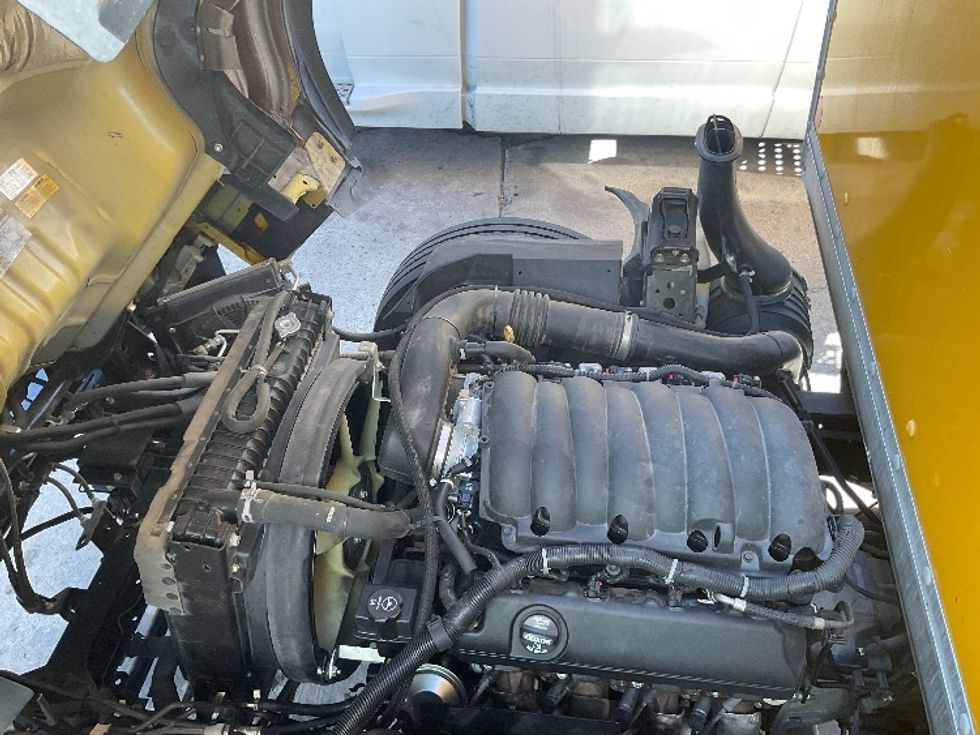 Light Duty Box Truck-Light and Medium Duty Trucks-Isuzu-2021-NPR EFI-Oklahoma City-OK-75,832\n\t\tmiles-$ 41,000 - Image 24