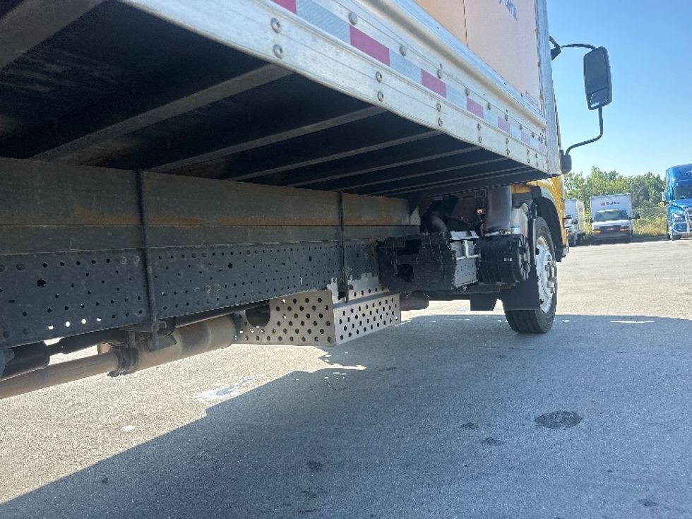 Light Duty Box Truck-Light and Medium Duty Trucks-Isuzu-2021-NPR EFI-Omaha-NE-109,602\n\t\tmiles-$ 37,500 - Image 14