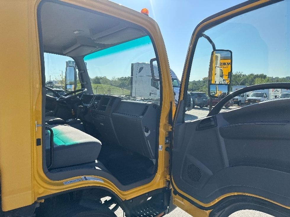Light Duty Box Truck-Light and Medium Duty Trucks-Isuzu-2021-NPR EFI-Omaha-NE-109,602\n\t\tmiles-$ 37,500 - Image 20