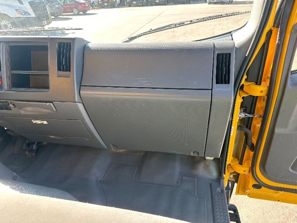 Light Duty Box Truck-Light and Medium Duty Trucks-Isuzu-2021-NPR EFI-Omaha-NE-109,602\n\t\tmiles-$ 37,500 - Image 21