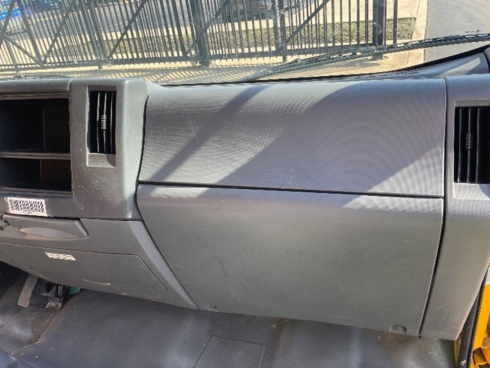 Light Duty Box Truck-Light and Medium Duty Trucks-Isuzu-2021-NPR EFI-Pittsburgh-PA-123,784\n\t\tmiles-$ 31,500 - Image 21