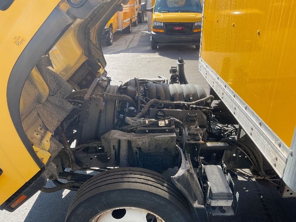 Light Duty Box Truck-Light and Medium Duty Trucks-Isuzu-2021-NPR EFI-Pittsburgh-PA-123,784\n\t\tmiles-$ 31,500 - Image 24