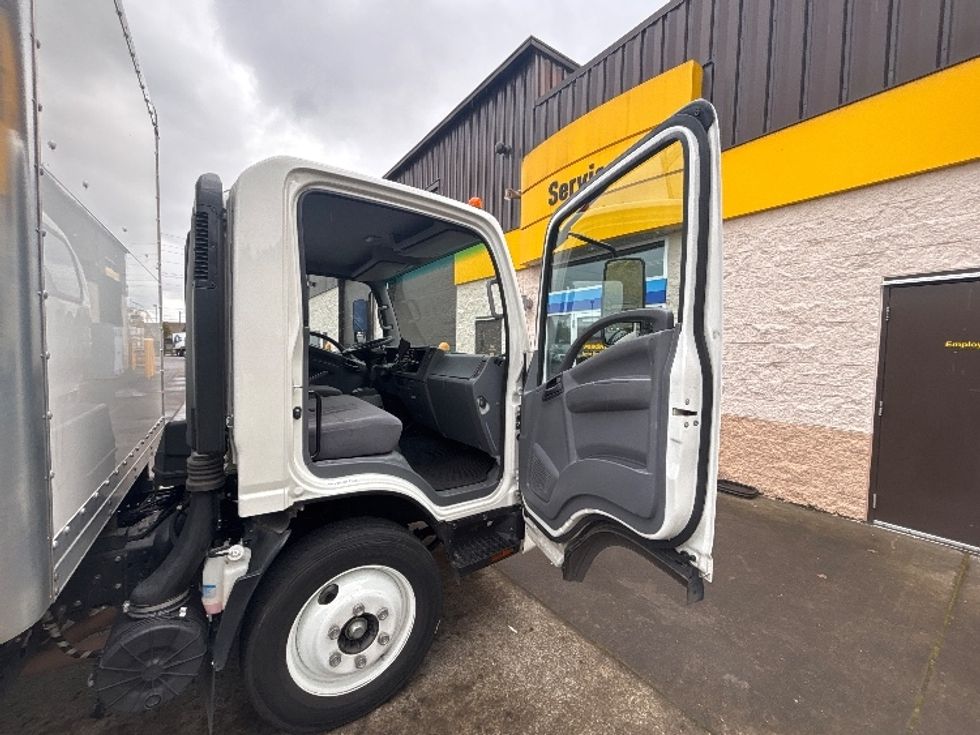 Light Duty Box Truck-Light and Medium Duty Trucks-Isuzu-2021-NPR EFI-Portland-OR-32,229\n\t\tmiles-$ 50,750 - Image 18