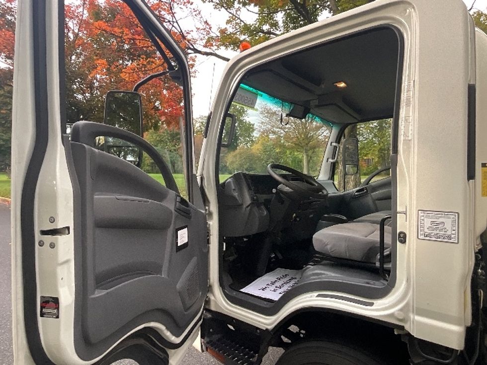Light Duty Box Truck-Light and Medium Duty Trucks-Isuzu-2021-NPR EFI-Reading-PA-135,138\n\t\tmiles-$ 33,000 - Image 16