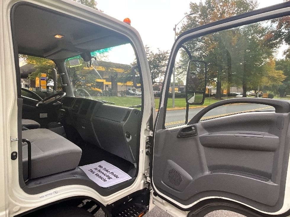 Light Duty Box Truck-Light and Medium Duty Trucks-Isuzu-2021-NPR EFI-Reading-PA-135,138\n\t\tmiles-$ 33,000 - Image 20