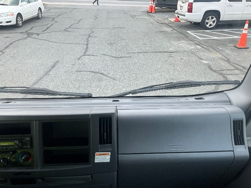 Light Duty Box Truck-Light and Medium Duty Trucks-Isuzu-2021-NPR EFI-Rockville-MD-109,757\n\t\tmiles-$ 39,000 - Image 21