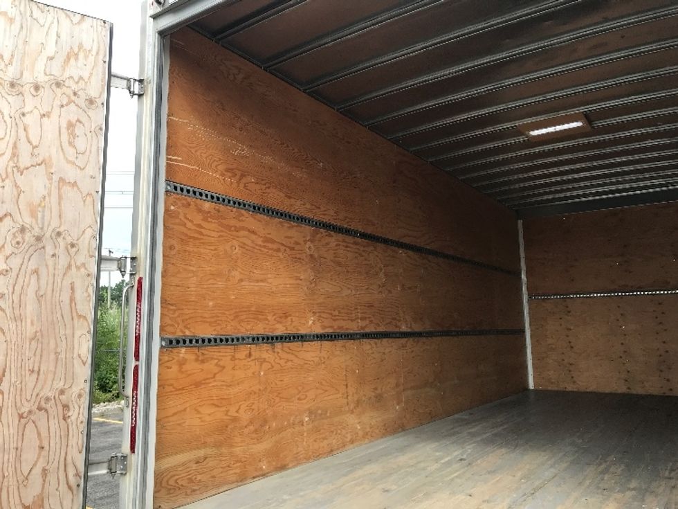 Light Duty Box Truck-Light and Medium Duty Trucks-Isuzu-2021-NPR EFI-Saint Laurent-PQ-161,878\n\t\tkm-$ 47,750 - Image 11